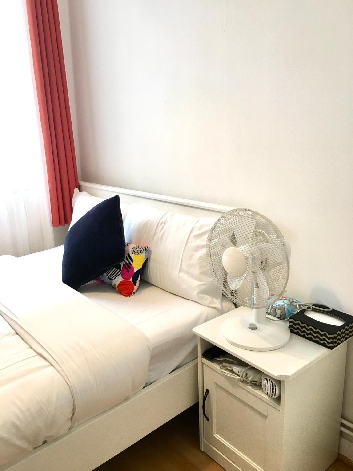 Apartment Stunning -3 Double Bedroom Entire Flat In Heart Of *