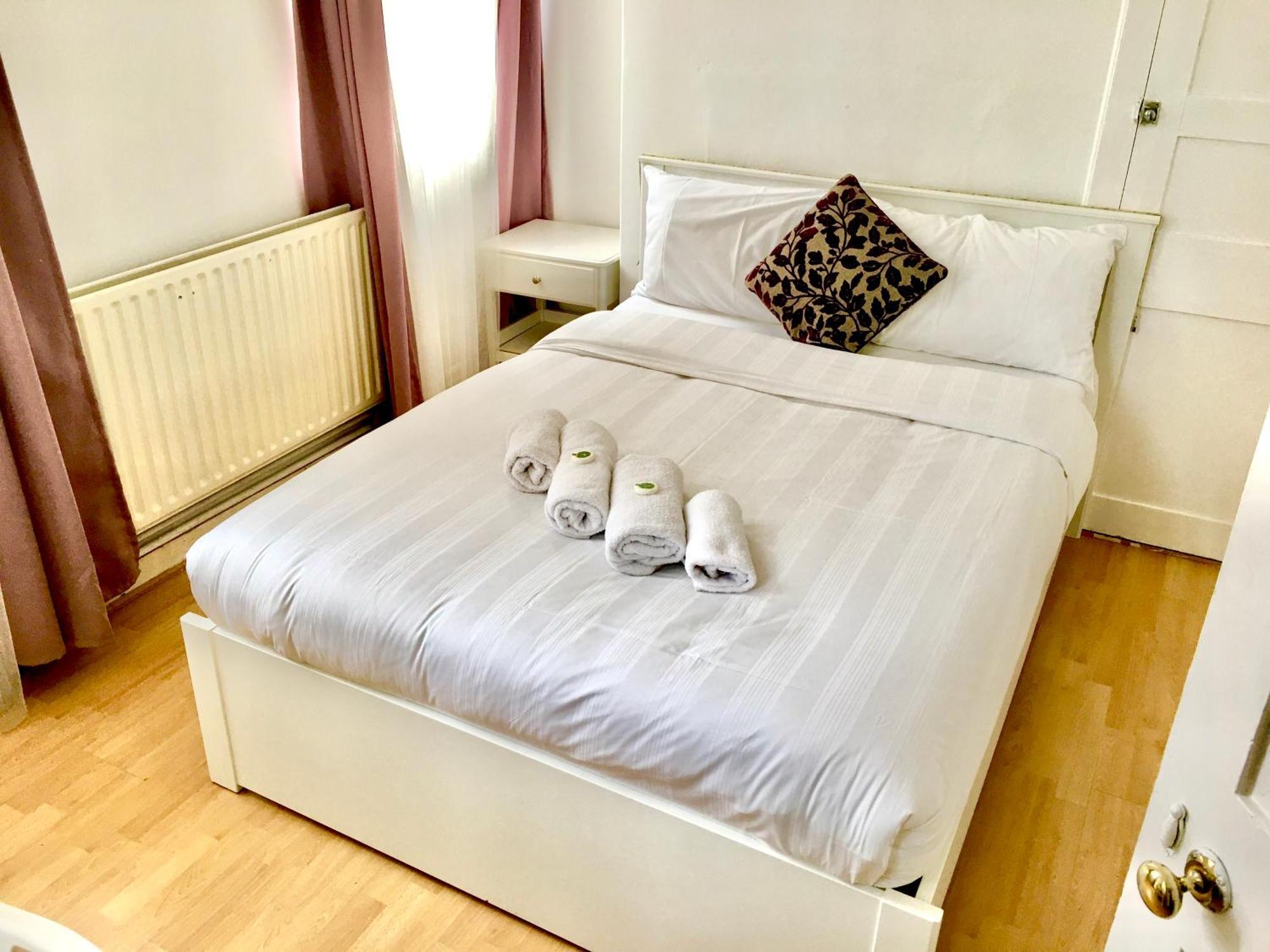 Apartment Stunning -3 Double Bedroom Entire Flat In Heart Of