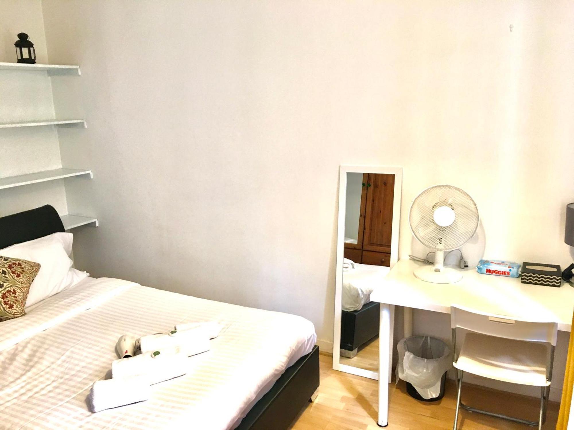 Apartment Stunning -3 Double Bedroom Entire Flat In Heart Of *